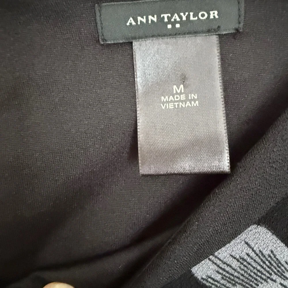 Ann Taylor M Black White Floral Sleeveless Shift Dress Career Minimalist Classic - Picture 5 of 6